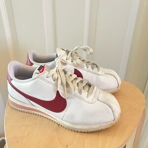 Nike Classic White and Red Cortez Sneakers 6.5 Women’s